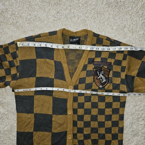 Harry Potter Hufflepuff Checkered Cardigan Sweater Small - Picture 4 of 16
